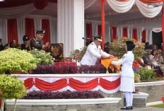 Chelsi Dwi Pelajar SMAN Karang Dapo Pembawa Baki Paskibraka Muratara 2025