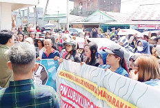 Aksi Damai Ratusan Massa Beri Dukungan ke PN Lubuk Linggau