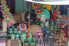  Pedagang di Pasar O Mangun Harjo Musi Rawas ini Jual Berbagai Kerajinan Tangan 