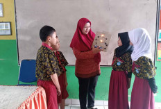 Inovasi Guru SDN 49 Lubuk Linggau: Belajar Menyenangkan dengan Praktik Nyata
