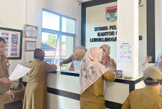 Warga Lubuk Linggau Antusias Manfaatkan Layanan PBB di Kantor Camat