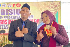 2 Mahasiswi Prodi Ilmu Pemerintahan FISIP Raih Predikat Terbaik Wisuda UNMURA Tahun 2025