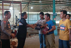 Bagikan 1.000 Paket Sembako Gunakan Mobil Offroad 