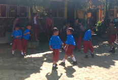 Anak Sekolah di Lubuk Linggau Mulai Pakai Batik Tunjuk Langit Linggau Juara