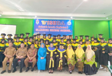 Hj. Risca Priba Ayu Hadiri Wisuda Angkatan Pertama Sekolah Lansia Glamoer Senior School  