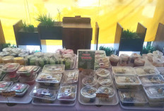 Berburu Takjil, Ragam Menu Manis dan Gurih Jadi Favorit Warga Saat Ramadhan