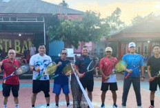 Jaga Kebugaran, Kalapas Narkotika Kelas IIA Muara Beliti Bersama Jajaran Bermain Tenis Lapangan