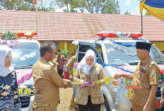 Serahkan Bantuan Ambulans ke Desa Simpang Gegas Temuan dan Lubuk Besar, Ini Pesan Penting Bupati Musi Rawas