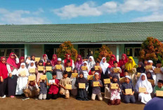 MI Darussalam Lubuk Linggau Gelar Pembagian Hadiah Lomba Agustusan dan Acara Makan Bersama