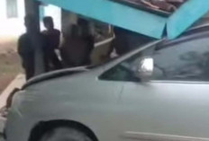 Serempet Pengendara Motor lalu Tabrak Teras Rumah Warga di Musi Rawas 