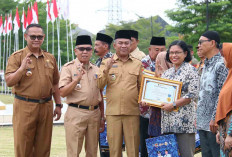 Pemkab Musi Rawas Serahkan Penghargaan untuk 31 ASN Purna Tugas