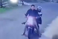 Penumpang Ojek di Lubuk Linggau Bawa Kabur Motor. Aksinya Viral Terekam Kamera CCTV