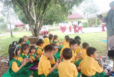 Serunya Belajar di TK Baitul A'la Lubuk Linggau, Anak Diedukasi Hidup Sehat dengan Makan Buah