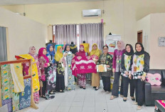 Ketua TP PKK Kabupaten Muara Enim Borong Batik Alpukat UNPARI Lubuk Linggau 