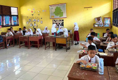 Siswa SDN 55 Lubuk Linggau Antusias Makan Bergizi Gratis, Simbol Perhatian untuk Anak Bangsa