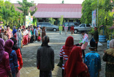 Kompaknya Siswa SLB Negeri Musi Rawas Peringati Hardiknas, Pakai Baju Adat Nusantara