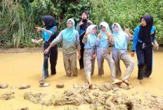 Jalan Berlumpur di BTS Ulu Musi Rawas, Pelajar Bertaruh Nyawa untuk Bisa Sekolah. Ini Penjelasan Camat