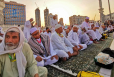 Makmum Wajib Membaca Al-Fatihah dan Surat Pendek Saat Sholat Berjamaah atau Tidak?
