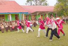 Pawai Baju Adat Meraihkan HUT RI ke-79 di SMAN 4 Lubuk Linggau