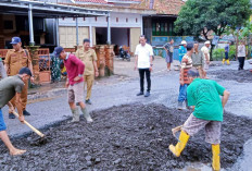 Cepat Tanggap Timbun Jalan Rusak, Camat Sanga Desa Diapresiasi Bupati Muba