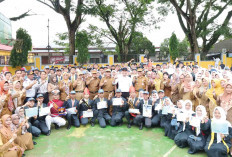 Wali Kota Resmikan Aula SMAN 1 Lubuk Linggau, Serahkan Penghargaan untuk Pelajar Berprestasi