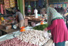 Harga Cabai dan Bawang Turun, Pedagang di Musi Rawas Malah Keluhkan Pembeli Sepi 