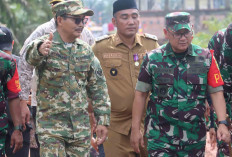 TNI dan Masyarakat Kompak Bangun Desa