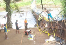 Dinas PUPR Lubuk Linggau Bongkar Jembatan Sungai Malus yang Putus, Berikut Perkembangan Terbaru