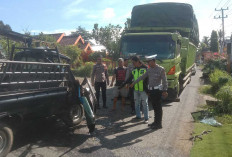 Mengelak Jalan Berlobang, Sopir Mobil Pick Up Tabrak Mobil Hino di Musi Rawas 