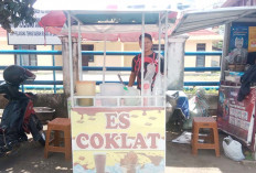 Es Cokelat Topping Roti : Nikmatnya Perpaduan Rasa yang Mengunggah Selera dari Lubuk Linggau