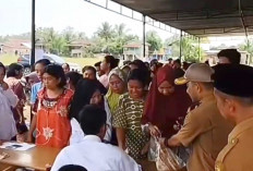OP Murah di Desa Muara Tiku Karang Jaya, 1.300 Paket Sembako Habis Diserbu Warga 