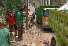 Hari Kedua Lebaran, DLH Musi Rawas Kembali Layani Pengangkutan Sampah 