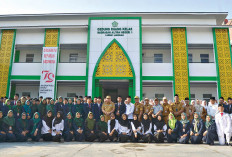 Jadi Pembina Upacara di MAN 1 Lubuk Linggau, Pj Wali Kota: Semangat Belajar, Bekali Diri dengan Multi Skill