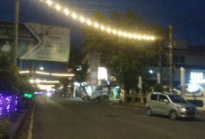 Suasana Kota Lubuk Linggau Semakin Semarak Setelah Dipasang Lampu Hias