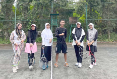Belajar Tenis Lapangan dari Atlet Berpengalaman Puswari Putra Jaya	