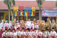 Saat Berkunjung ke SDN 53 Lubuk Linggau, Pj Wali Kota H Koimudin Beri Motivasi