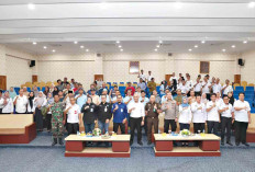 Tingkatkan PAD Berantas Pungli di Pasar, Disperindag Lubuk Linggau Serahkan SKRD Sewa Kios Pedagang