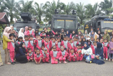 Anak Didik TK Flamboyan Kunjungan Edukasi ke Mako Batalyon B Pelopor Lubuk Linggau