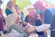 Warga Lubuklinggau Antusias Antar Anak Imunisasi Polio di UPT Puskesmas Megang 