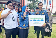 Bupati Musi Rawas Serahkan Simbolis Santunan Kematian BPJS Ketenagakerjaan