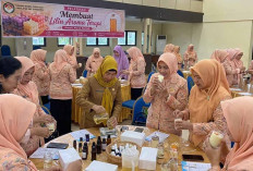 Anggota DWP Muba Antusias Belajar Membuat Lilin Aromaterapi Hingga Olah Limbah Organik