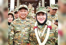 Bupati Hj Ratna Machmud Wakili 500-an Kepala Daerah se-Indonesia Terima Pengalungan Bunga dari Mendagri