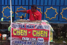 Nikmati Gurihnya Pempek Ikan Tumpah Chen-Chen, Mulai dari Rp1.000 Saja!