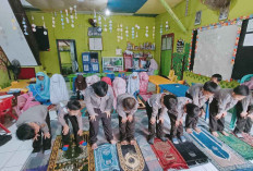 TK Islam Mardhatillah 1 Lubuk Linggau Bentuk Generasi Religius Sejak Dini Ajarkan Anak Didik Sholat 
