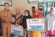 Pemdes Lesung Batu Salurkan BLT Tahap 2