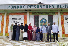 Berangkatkan Umroh Gratis Guru Pondok, Ini Harapan Pimpinan Ponpes Al Madani Lubuk Linggau