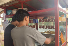 Batagor Siomay Bandung Ramai Pembeli Setiap Hari