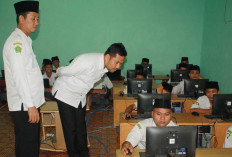 Pelajar MA Al Mujahidin Musi Rawas Ikut Ujian Akhir Madrasah Berbasis Komputer 2025