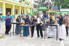 Tim Marching Band SMA 1 Muhammadiyah Lubuk Linggau Tampil Dalam Penurunan Bendera Merah Putih