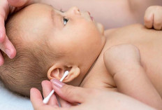 Jangan Sembarangan Bersihkan Kotoran Telinga pada Bayi, Ini Cara Aman dan Benar 